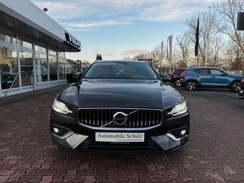 Gebraucht Volvo V60 Plus 197 PS (144 kW) 2022 Platinum grey metallic Kombi