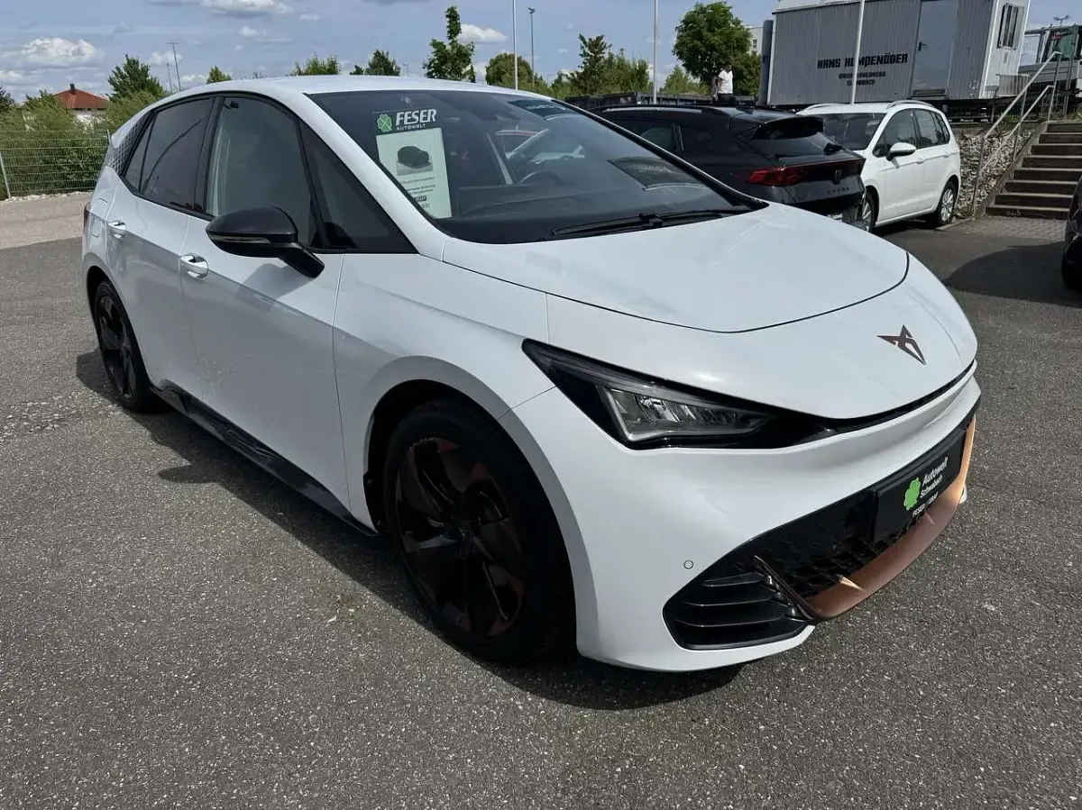 Gebraucht Cupra Born 150 kW (204 PS) 2024 Glacial white metallic Kleinwagen