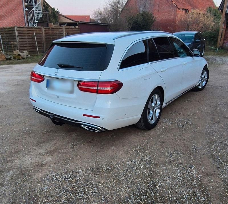 Gebraucht Mercedes E220 194 PS (142 kW) 2017 Weiß Kombi