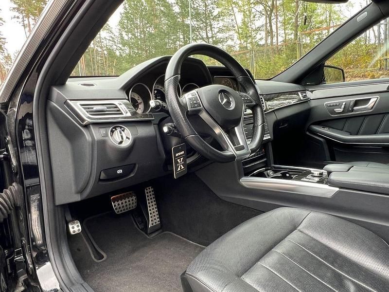 Gebraucht Mercedes E500 Avantgarde 408 PS (300 kW) 2015 Schwarz Limousine