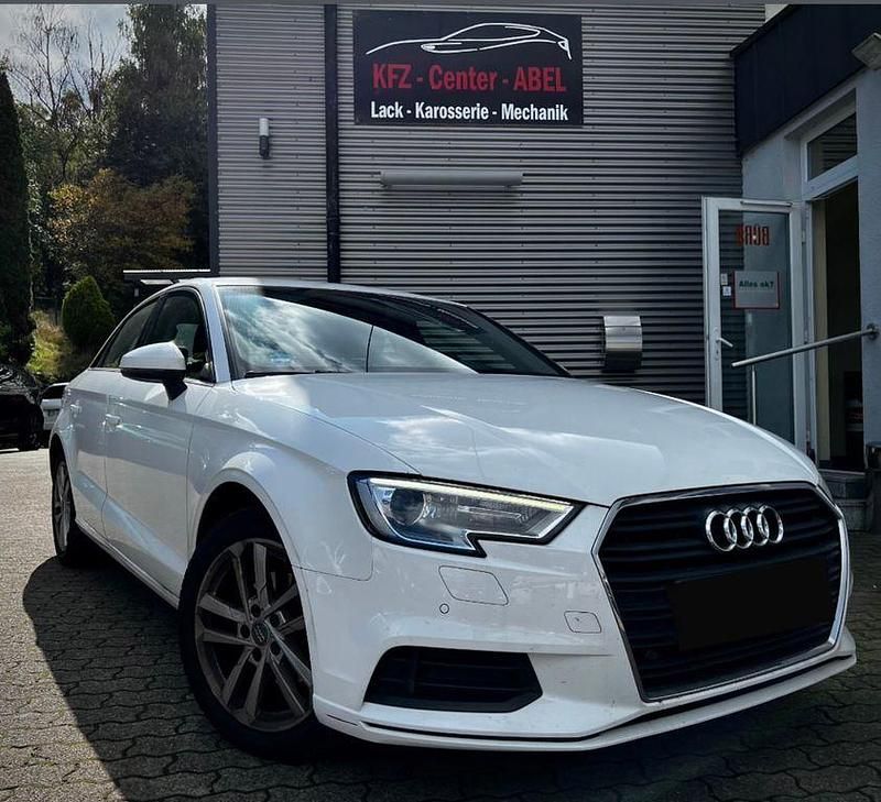 Weiß Gebraucht 2019 Audi A3 Sport Limousine | 15.600 € (Guter Preis) - Bild 1/4