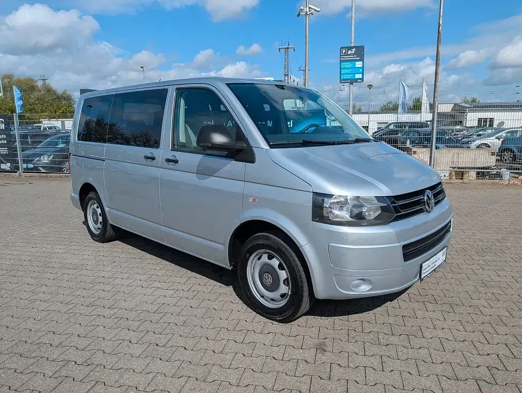 Gebraucht VW Multivan 140 PS (102 kW) 2014 Silber Van / Kleinbus