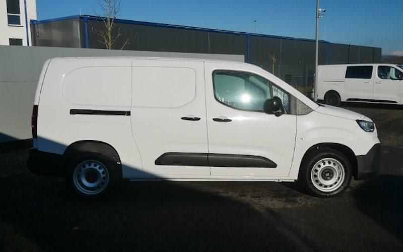 Neu Fiat Doblò 131 PS (96 kW) 2025 Weiß Van / Kleinbus