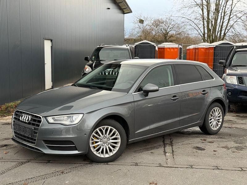 Grau Gebraucht 2015 Audi A3 Ambiente Kombi | 8.700 € (Fairer Preis) - Bild 1/4
