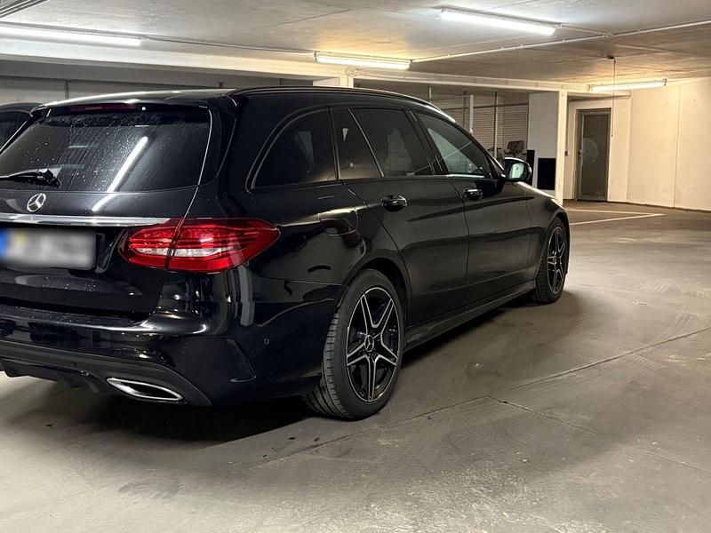 Gebraucht Mercedes C300 245 PS (180 kW) 2018 Schwarz Kombi
