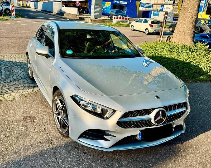 Silber Gebraucht 2021 Mercedes A220 AMG line Kleinwagen | 24.707 € (Superpreis) - Bild 1/4