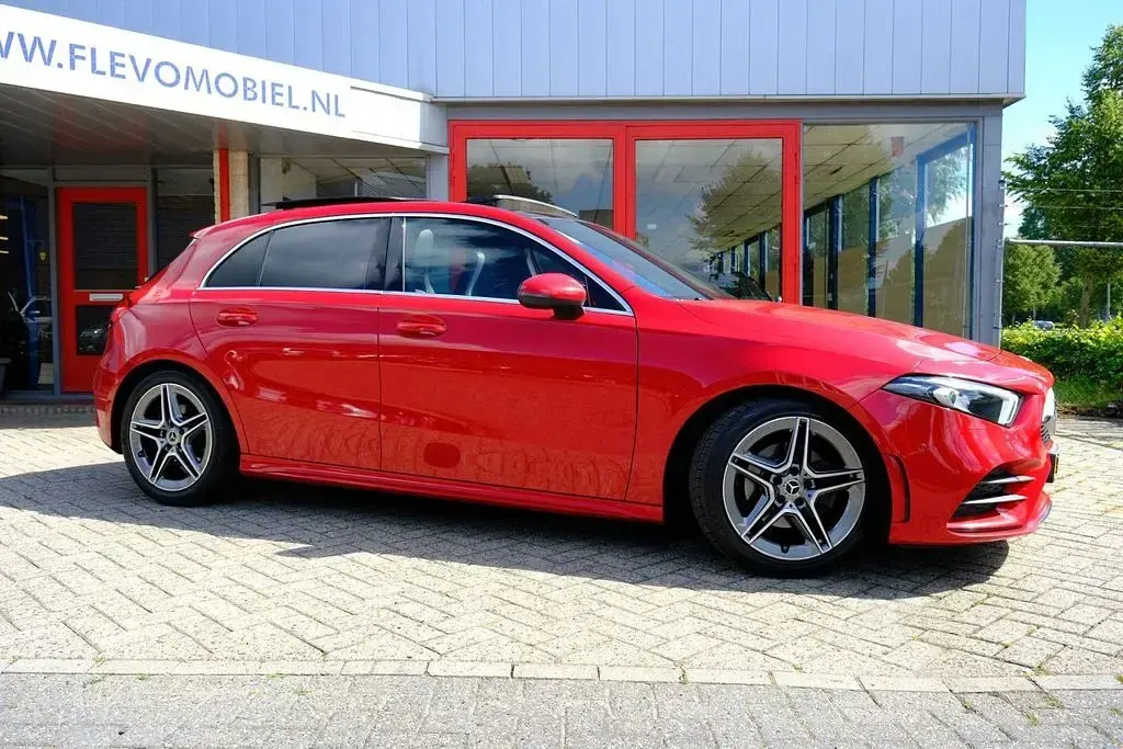 Gebraucht Mercedes A200 Business 163 PS (119 kW) 2018 Rot Limousine