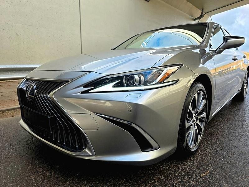 Gold Gebraucht 2018 Lexus ES300 Executive Line Limousine | 23.900 € (Teuer) - Bild 1/4