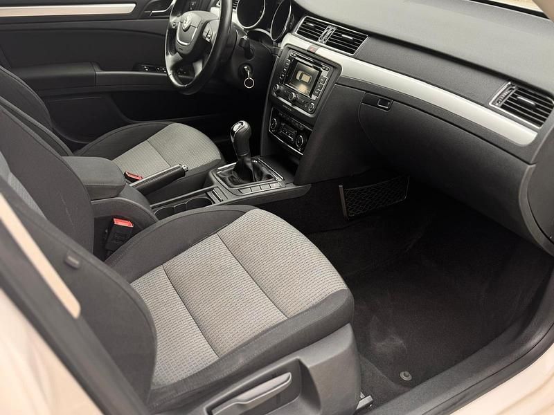 Gebraucht Skoda Superb 140 PS (102 kW) 2012 Weiß Kombi