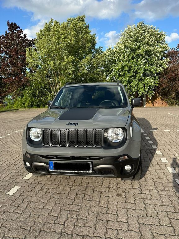 Grau Gebraucht 2022 Jeep Renegade Trailhawk SUV | 25.950 € (Guter Preis) - Bild 1/4