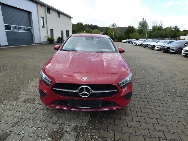 Gebraucht Mercedes A200 Advanced Plus 163 PS (119 kW) 2023 993 patagonienrot Limousine