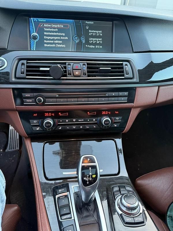 Gebraucht BMW 550 407 PS (299 kW) 2011 Weiß Limousine