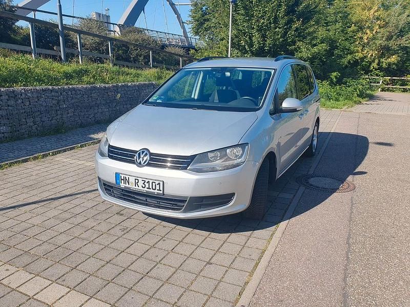 Silber Gebraucht 2011 VW Sharan Comfortline Van / Kleinbus | 9.300 € (Fairer Preis) - Bild 1/4