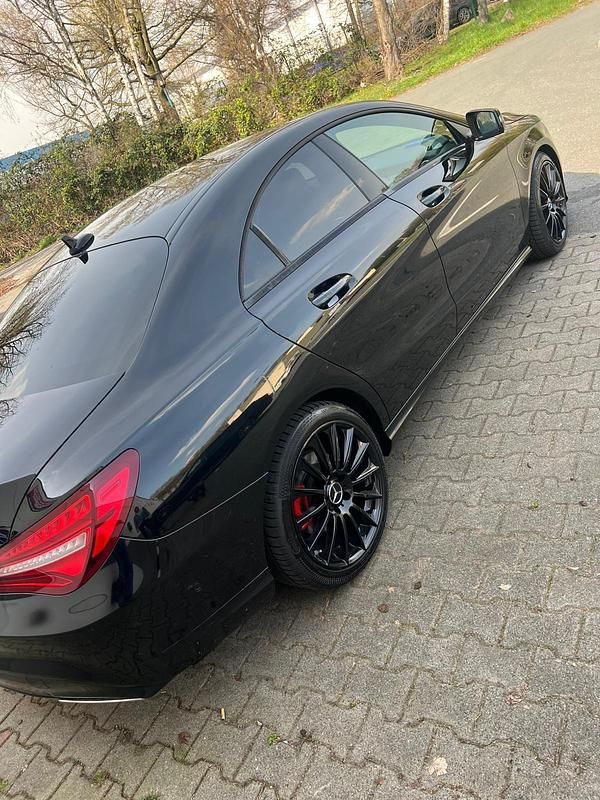 Second-hand Mercedes CLA180 2017 Negru Berlinǎ