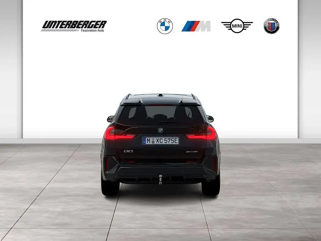 Neu BMW iX1 Performance 230 kW (313 PS) 2026 Schwarz SUV