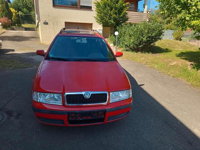 Rot Gebraucht 2005 Skoda Octavia Kombi | 699 € (Superpreis) - Bild 1/4