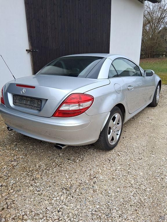 Second-hand Mercedes SLK200 163 CP (119 kW) 2006 Argintiu Cabrio