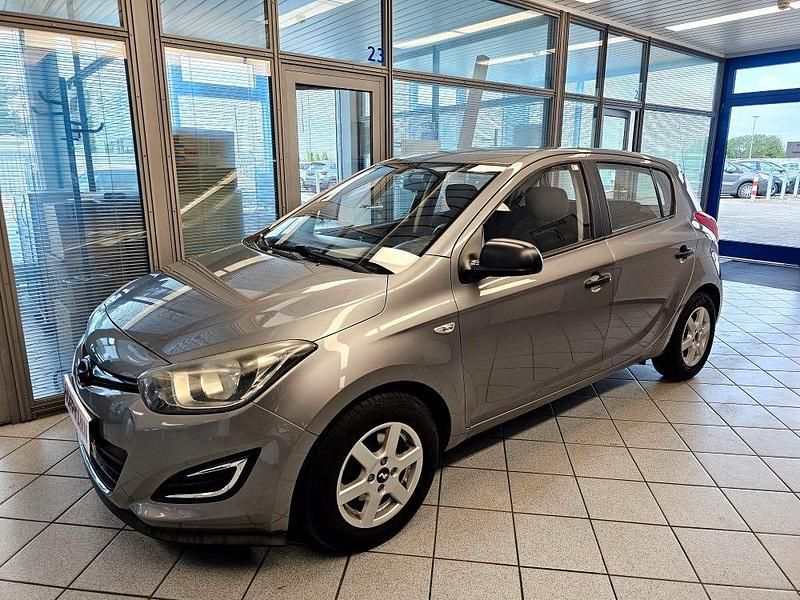 Gebraucht Hyundai i20 86 PS (63 kW) 2013 Grau Limousine