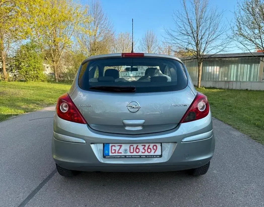 Gebraucht Opel Corsa 69 PS (50 kW) 2013 Silber Kleinwagen