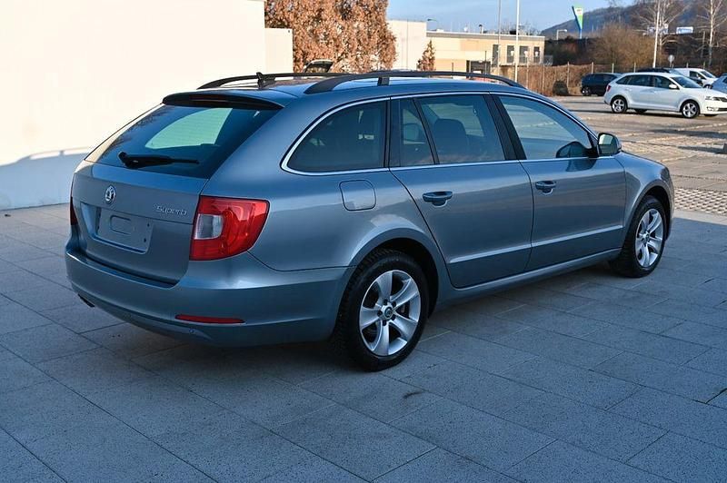 Gebraucht Skoda Superb Ambition 170 PS (125 kW) 2011 Grau Limousine