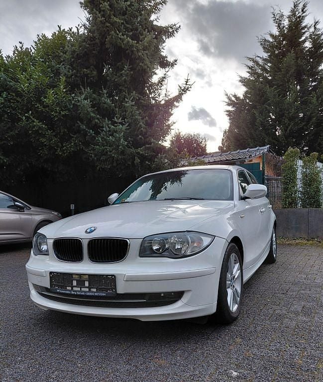 Gebraucht BMW 116 Performance 122 PS (89 kW) 2011 Weiß Kleinwagen