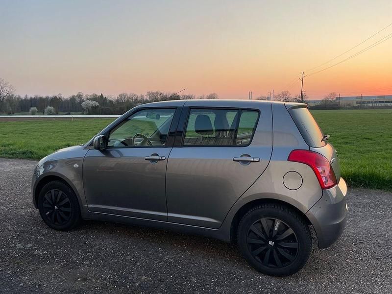 Gebraucht Suzuki Swift 92 PS (67 kW) 2010 Grau Kleinwagen