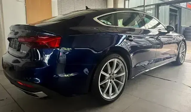 Gebraucht Audi A5 Sportback Ambiente 204 PS (150 kW) 2022 Blau Kleinwagen