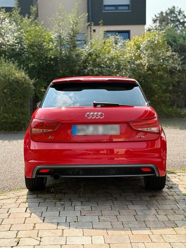 Gebraucht Audi A1 Admired 86 PS (63 kW) 2013 Rot Kleinwagen
