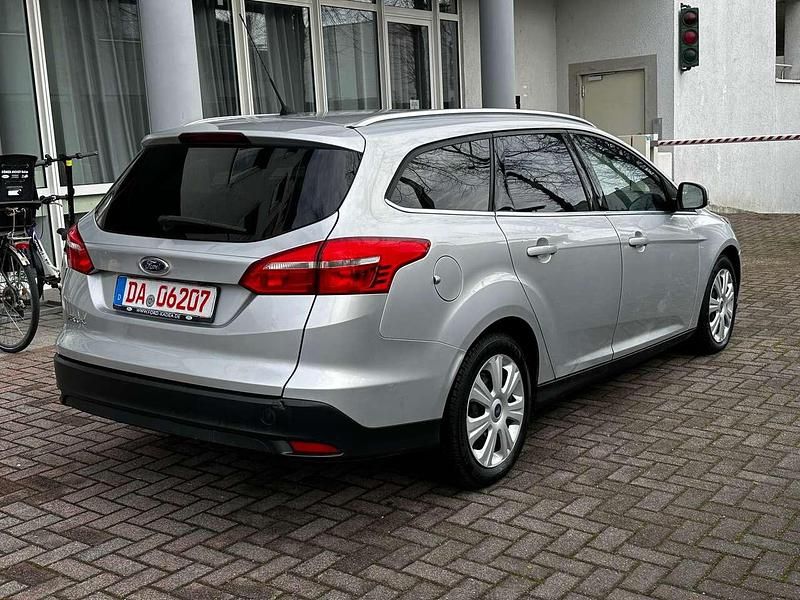 Gebraucht Ford Focus Titanium 120 PS (88 kW) 2014 Polarsilber metallic Kombi