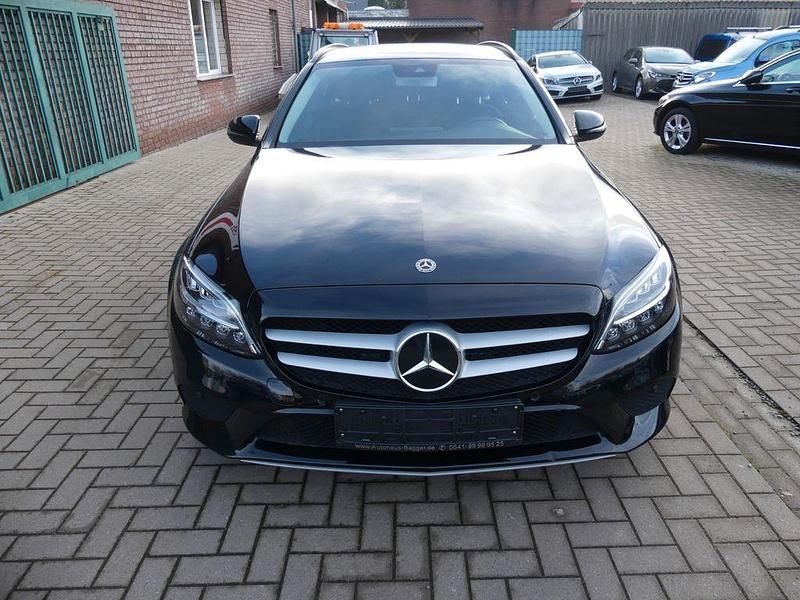 Gebraucht Mercedes C200 160 PS (117 kW) 2020 Schwarz Kombi