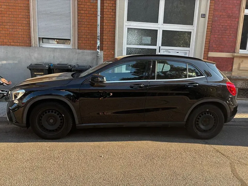 Gebraucht Mercedes GLA220 Edition 177 PS (130 kW) 2017 Grau SUV