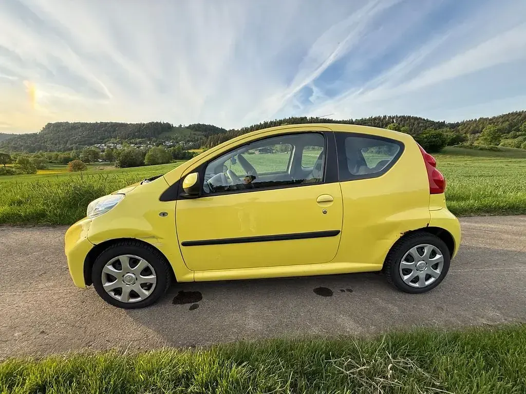 Gebraucht Peugeot 107 68 PS (50 kW) 2009 Gelb Kleinwagen