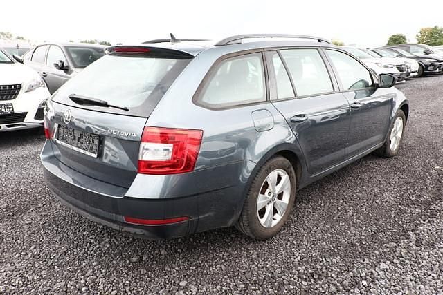 Quarzgrau metallic quarzgrau metallic quarzgrau metallic Gebraucht 2020 Skoda Octavia Style Kombi | 20.855 € (Superpreis) - Bild 1/4