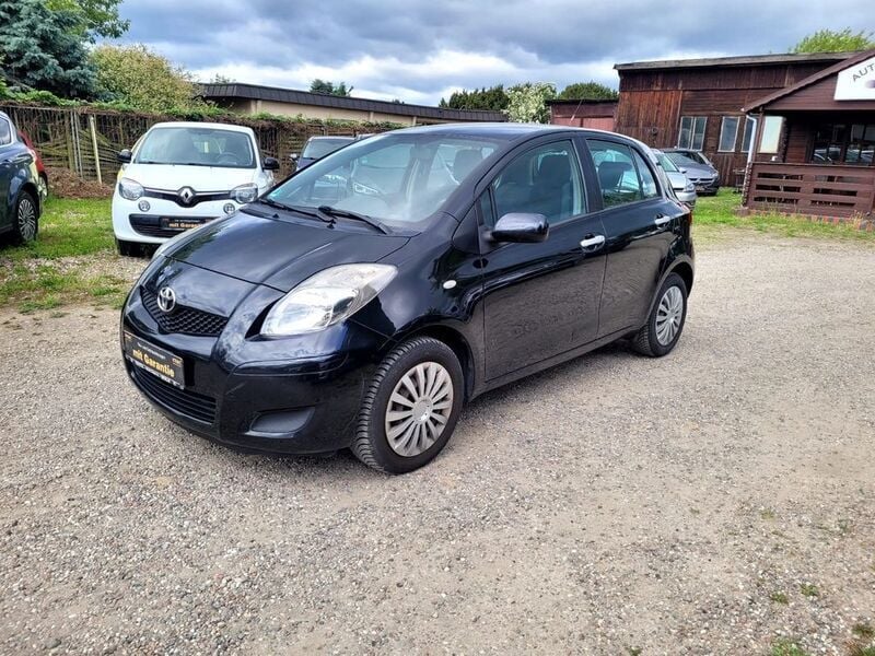Gebraucht Toyota Yaris Life 69 PS (50 kW) 2011 Schwarz Limousine