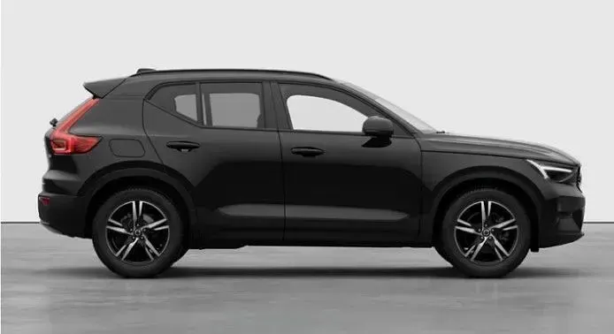Neu Volvo XC40 Plus 197 PS (144 kW) 2026 Schwarz SUV