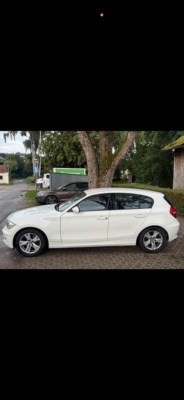 Gebraucht BMW 116 116 PS (85 kW) 2007 Weiß Kleinwagen