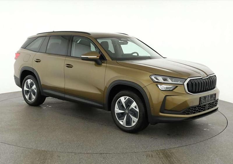 Neu Skoda Kodiaq Selection 193 PS (141 kW) 2025 Gold bronze metallic SUV