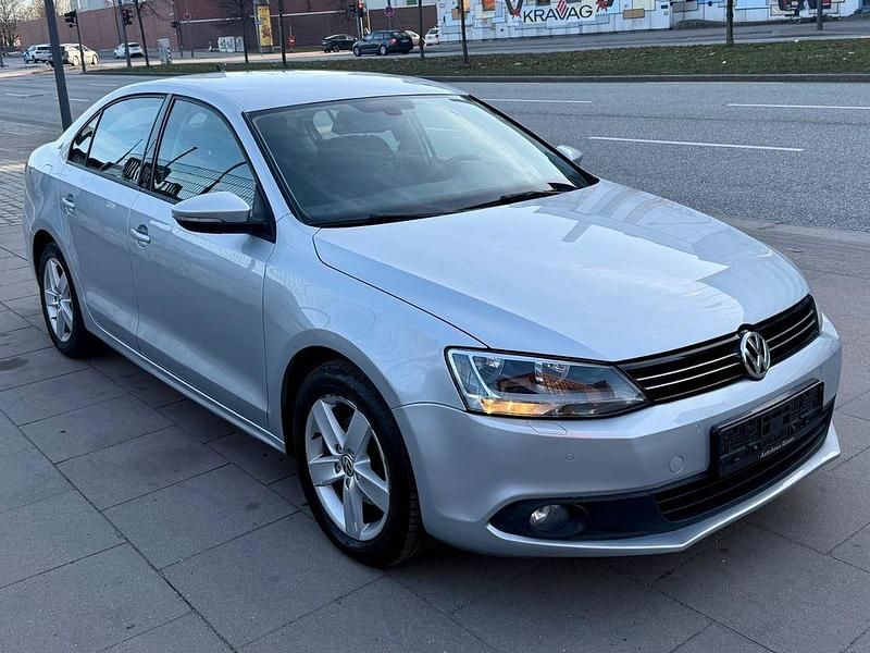 Gebraucht VW Jetta Comfortline 105 PS (77 kW) 2011 Reflexsilber metallic Limousine