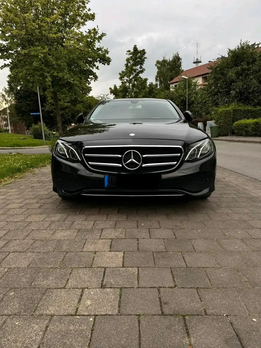 Gebraucht Mercedes E220 194 PS (142 kW) 2016 Schwarz Limousine