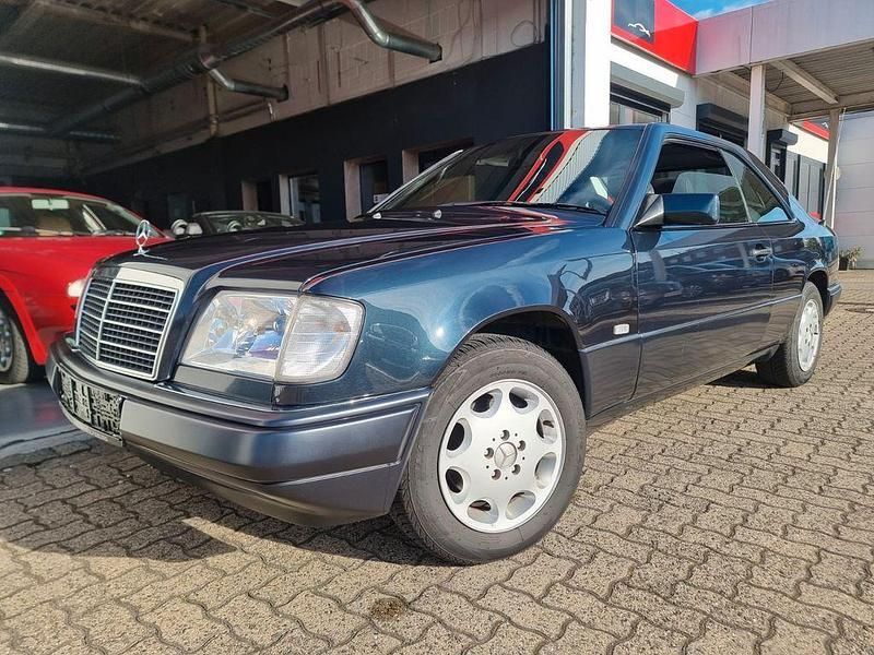 Schwarz Gebraucht 1996 Mercedes E200 Coupé | 10.450 € (Guter Preis) - Bild 1/4