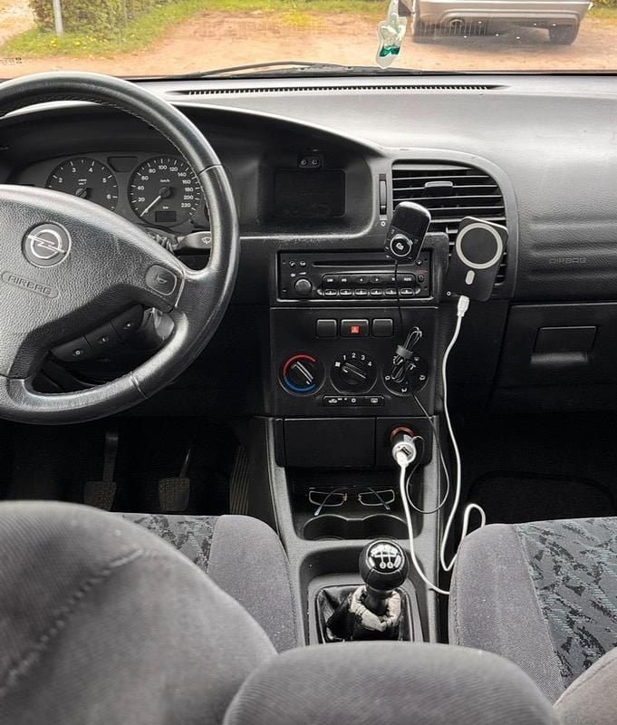 Gebraucht Opel Zafira 101 PS (74 kW) 2002 Silber Van / Kleinbus