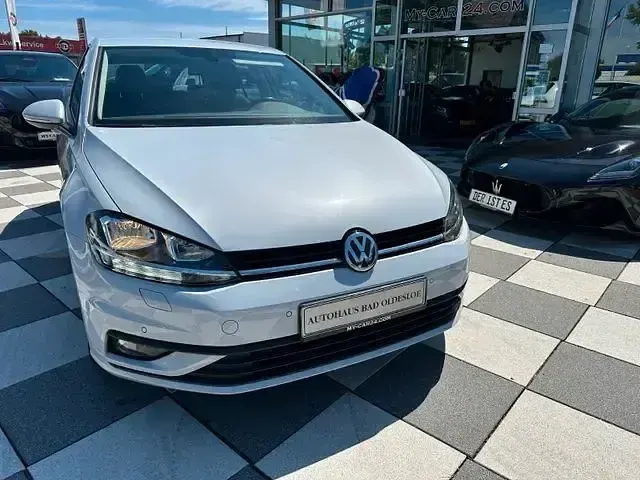 Gebraucht VW Golf VII Trendline 116 PS (85 kW) 2019 White silver metallic Limousine