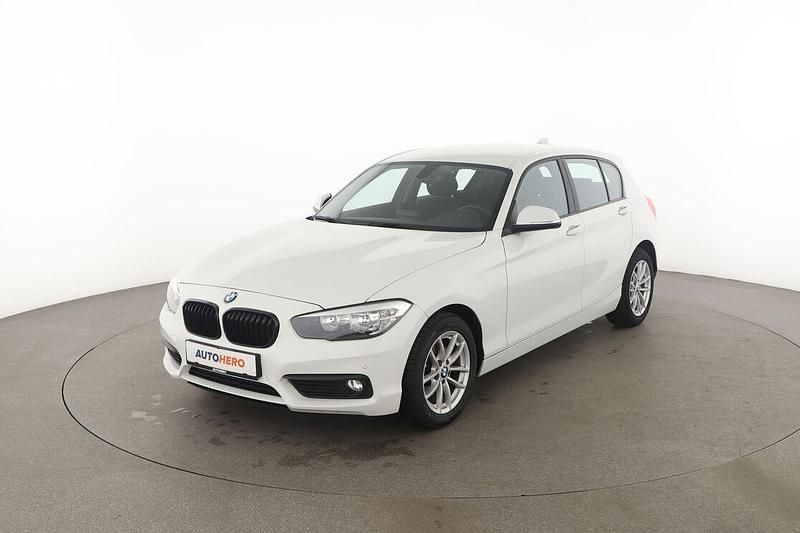 Weiß Gebraucht 2018 BMW 118 Advantage Kleinwagen | 16.380 € (Fairer Preis) - Bild 1/3