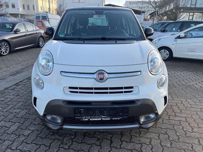 Weiß Gebraucht 2015 Fiat 500L Trekking Van / Kleinbus | 6.999 € (Superpreis) - Bild 1/4