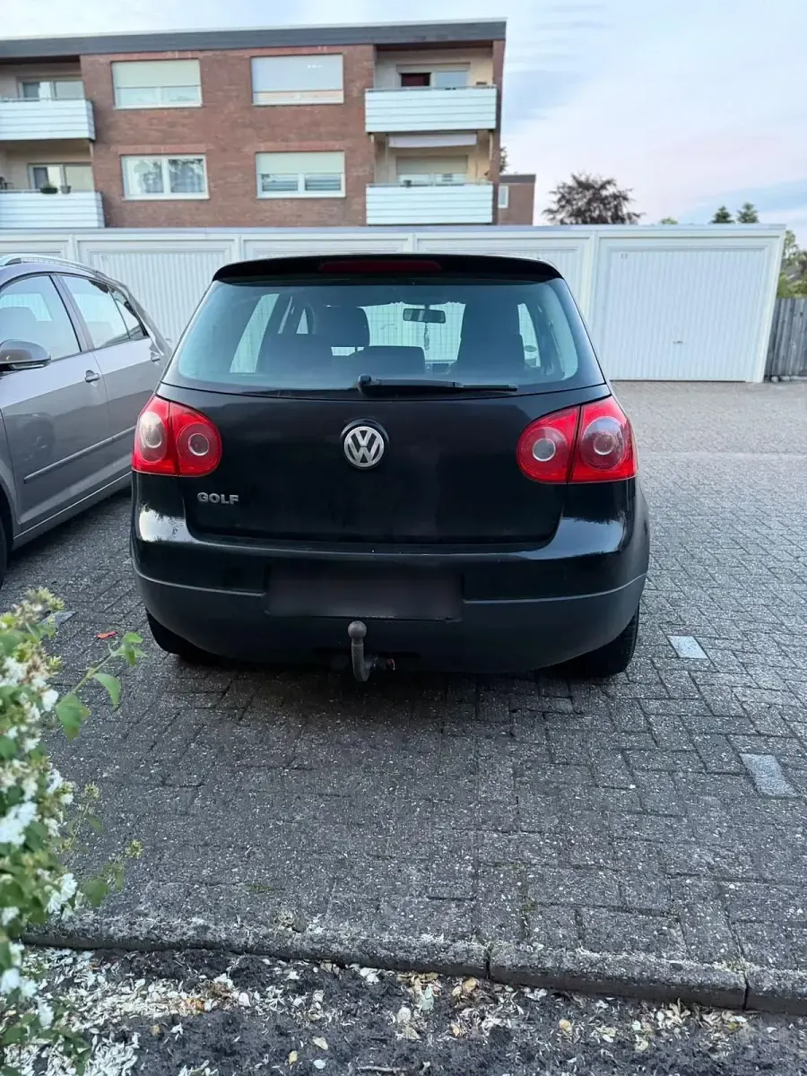 Gebraucht VW Golf V 77 PS (56 kW) 2005 Schwarz Kleinwagen
