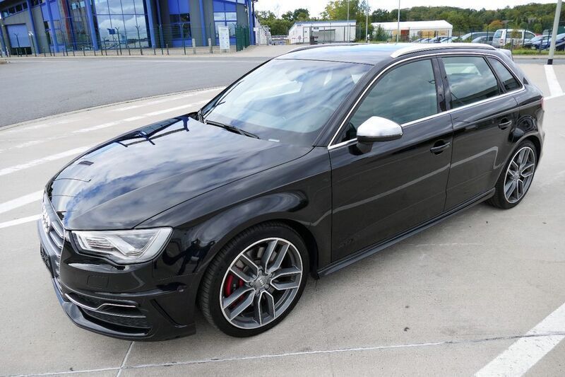 Schwarz Gebraucht 2014 Audi S3 Sport Limousine | 26.490 € (Teuer) - Bild 1/4