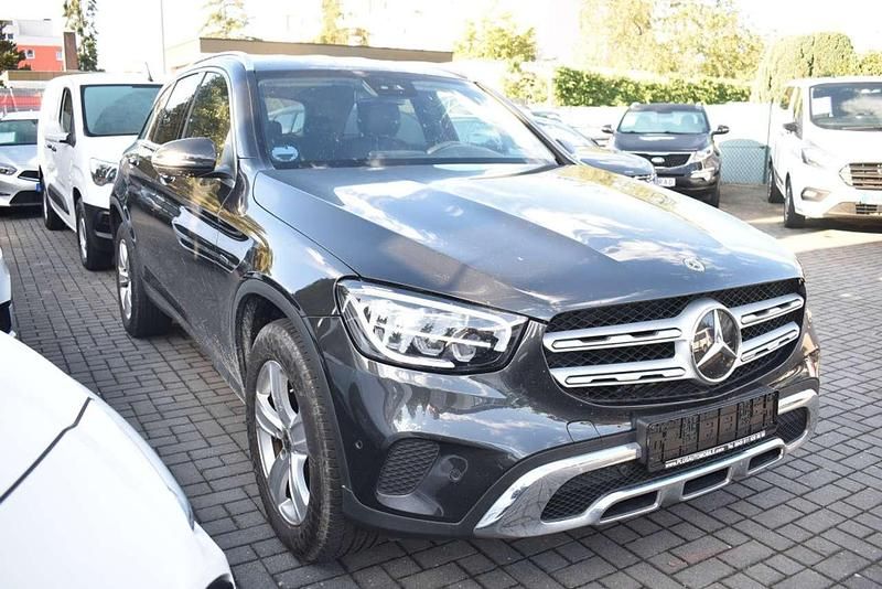 Grafitgrau Gebraucht 2021 Mercedes GLC300 SUV | 30.770 € (Superpreis) - Bild 1/4