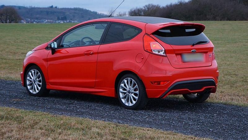 Gebraucht Ford Fiesta ST 182 PS (133 kW) 2014 Rot Kleinwagen