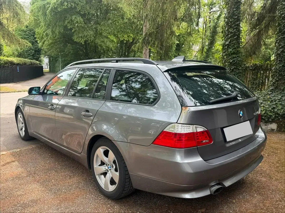 Gebraucht BMW 520 Lifestyle 170 PS (125 kW) 2009 Grau Kombi