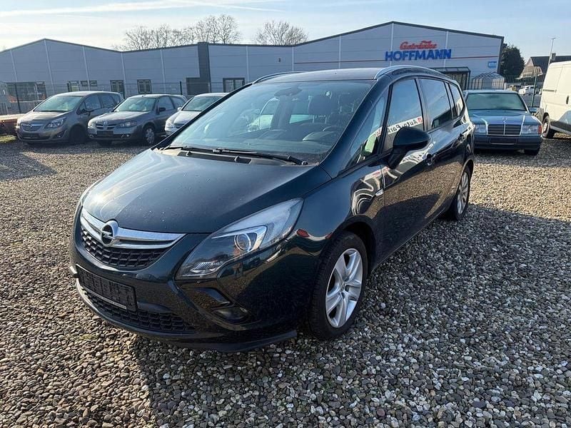 Grün Gebraucht 2016 Opel Zafira Tourer drive Van / Kleinbus | 3.250 € (Fairer Preis) - Bild 1/4
